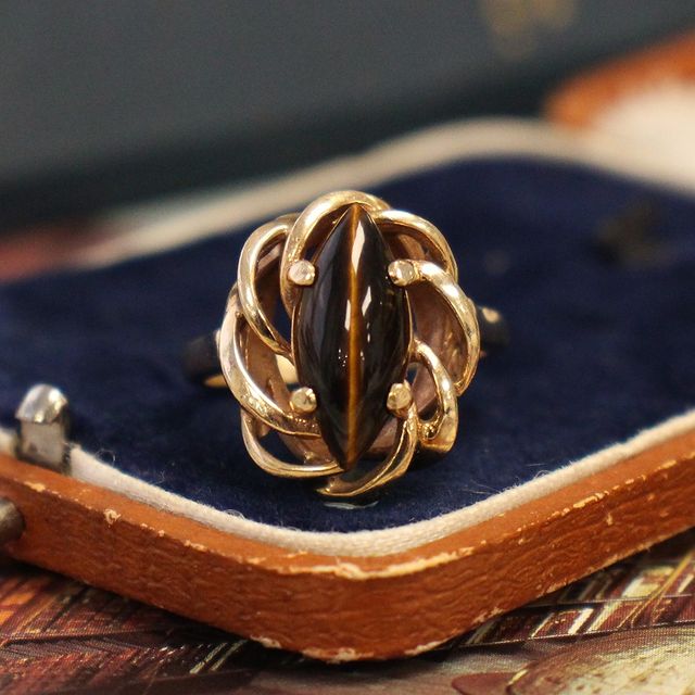 This mesmerizing Tiger's Eye Ring is set in 10ky gold, with swooping lines circling the stone. DM us for details ✨

#tigerseye #vintagejewellery #vintagejewelry #vintagering